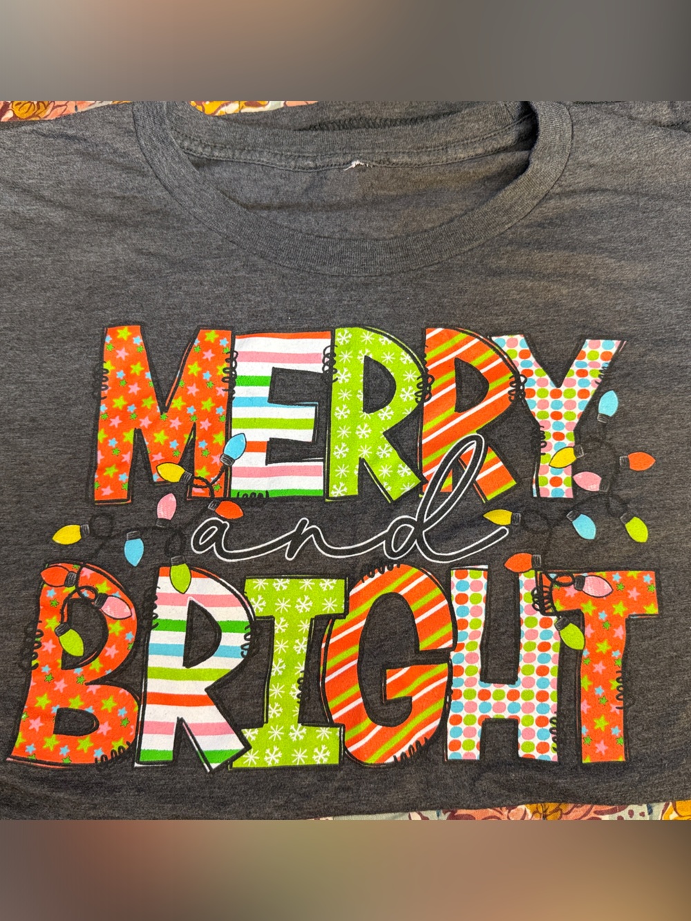 Merry Bright Christmas Paper Patterns Tee 4X / Heather Charcoal Love in Faith